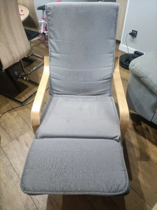 Sillón de tela y madera