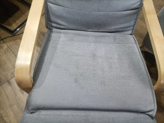 Sillón de tela y madera