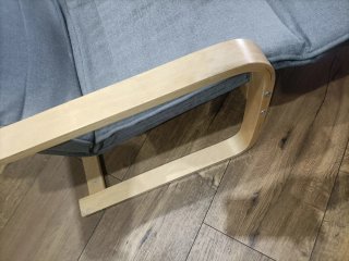 Sillón de tela y madera