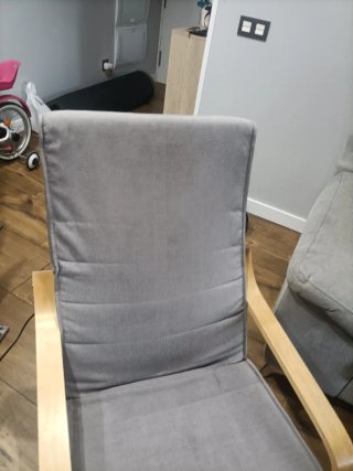 Sillón de tela y madera