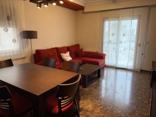 Salón completo: Mueble TV, mesa, sillas