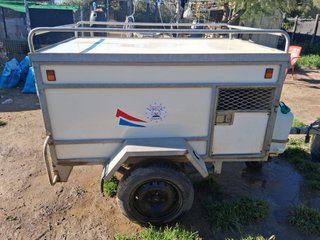 Remolque perros amplio y bien conservado