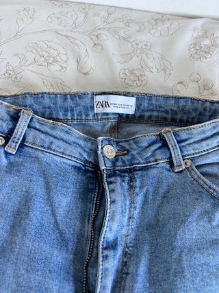 Zara Jeans Rectos Azul con Abertura Bajo