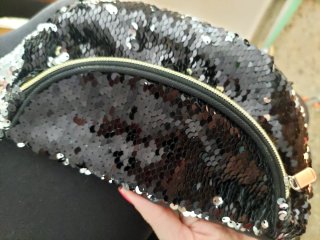 Riñonera lentejuelas negra y plateada