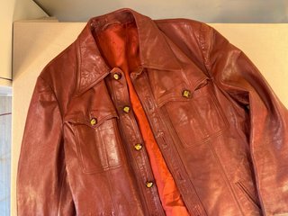 Chaqueta de cuero burdeos mujer