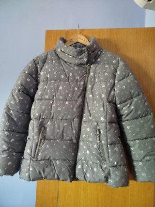 Chaqueta de plumas niña estampado floral