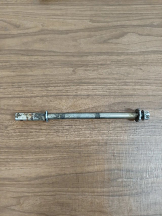 VIRAGO EJE RUEDA