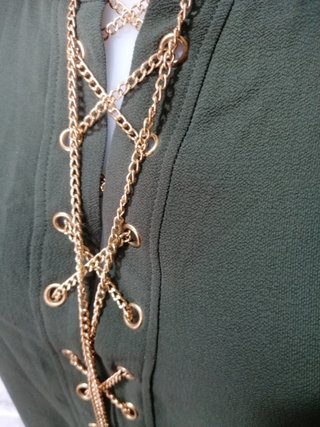 Vestido con cadena dorada + regalo