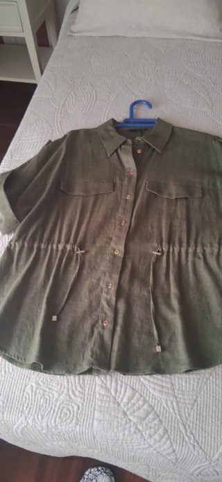 Camisa sahariana de lino verde caqui