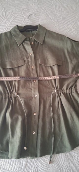 Camisa sahariana de lino verde caqui