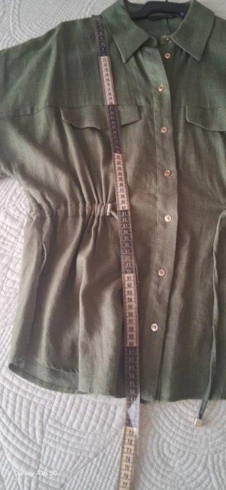 Camisa sahariana de lino verde caqui