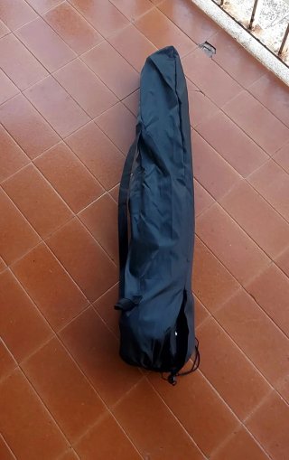 Silla plegable negra..