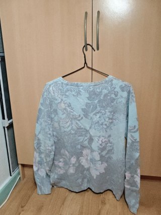 Jersey estampado floral gris y rosa