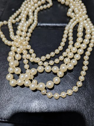 Collar de perlas vintage dorado
