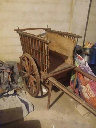 Carro de madera antiguo
