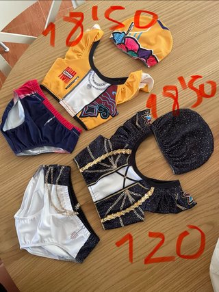 Traje de baño Huntrix Talla 120 con gorro