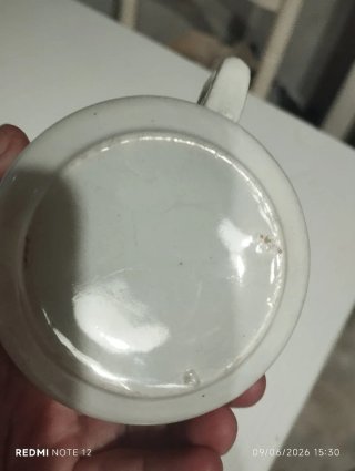 Taza japonesa con diseño de figuras
