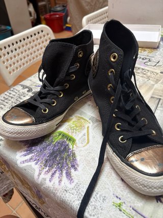 Botas Converse Negro y Dorado
