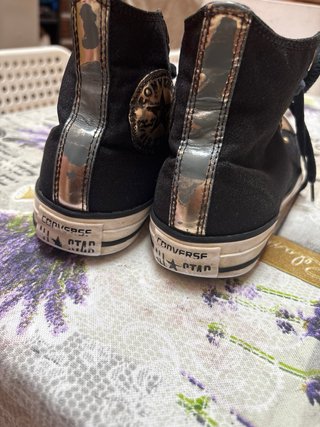 Botas Converse Negro y Dorado