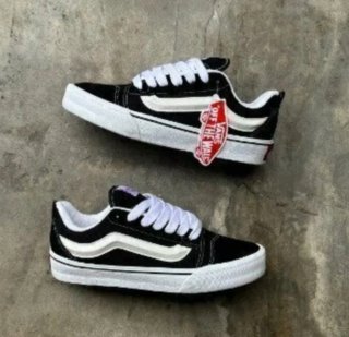 Vans Knu Skool Negras y Blancas 35
