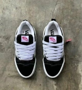 Vans Knu Skool Negras y Blancas 35
