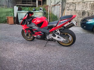 Honda CBR 954RR Roja y Negra