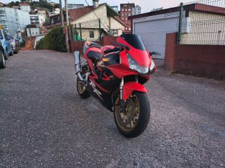 Honda CBR 954RR Roja y Negra