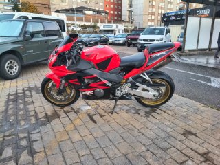 Honda CBR 954RR Roja y Negra