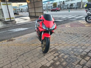 Honda CBR 954RR Roja y Negra