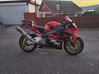 Honda CBR 954RR Roja y Negra