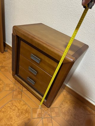 Cómoda de madera con 3 cajones