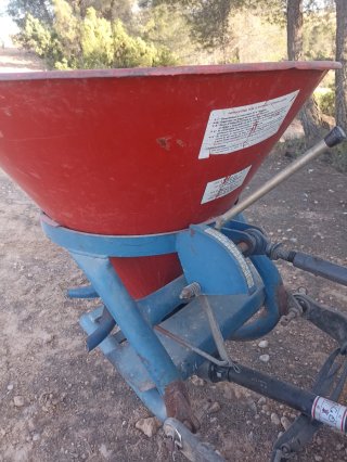 Abonadora 400 kg - Buen estado