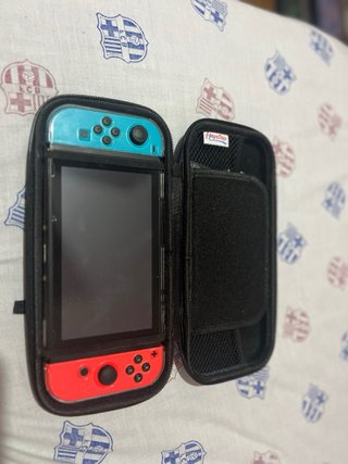 Nintendo Switch come nuova con custodie