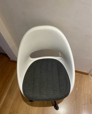 Silla de oficina Ikea blanca y gris