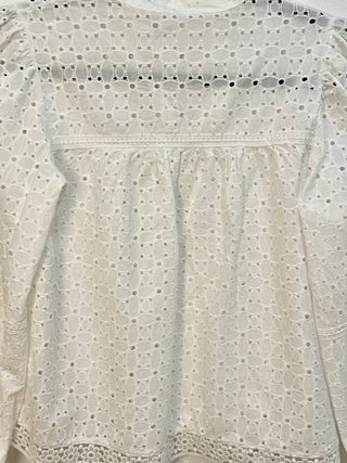 Blusa blanca bordada