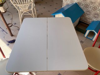 Mesa de cocina con 2 sillas