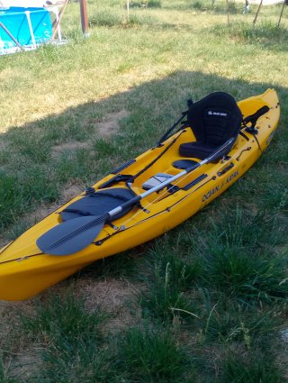 Kayak giallo per la pesca
