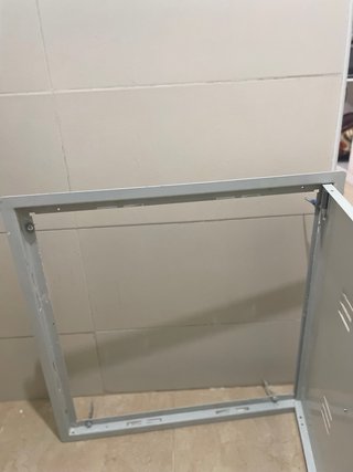 Puerta metálica exterior para luz