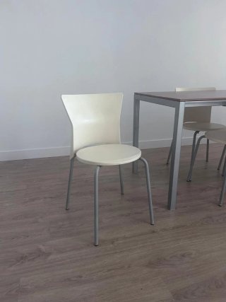Mesa extensible y 4 sillas
