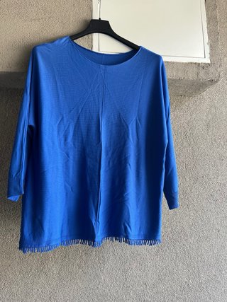 Maglioncino leggero blu con frange