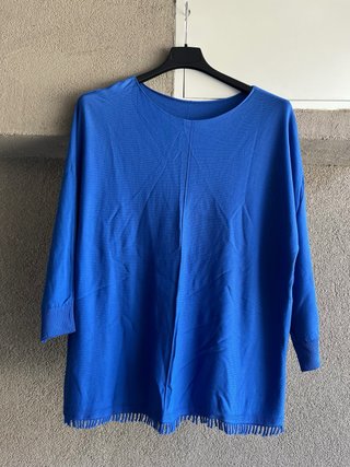 Maglioncino leggero blu con frange