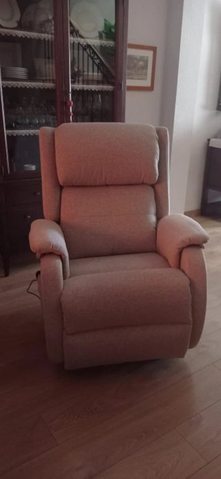 Dos sillones de tela grises