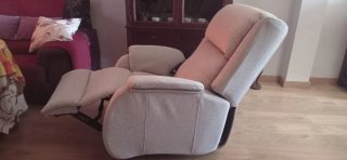 Dos sillones de tela grises