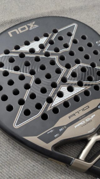 Pala de pádel NOX AT10 Pro cup hard 2026