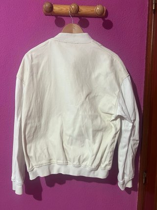 Chaqueta Bershka Beige y Blanca
