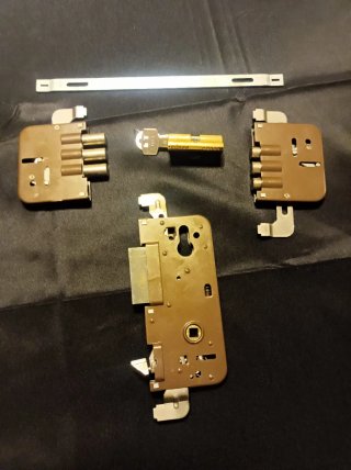 Cerradura puerta blindada y bombín Yale