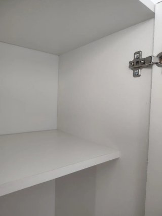 Armario de limpieza blanco