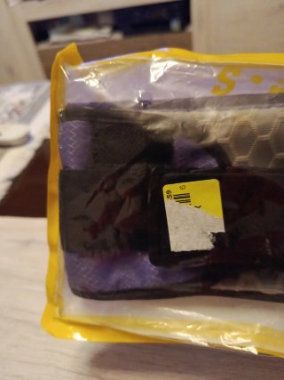 Riñonera nueva negra y morada