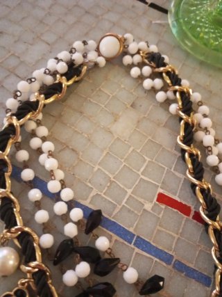 Collar Vintage Chanel Perlas y Dijes