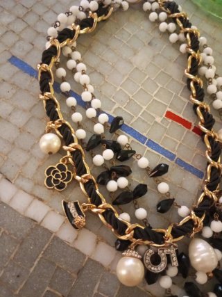 Collar Vintage Chanel Perlas y Dijes